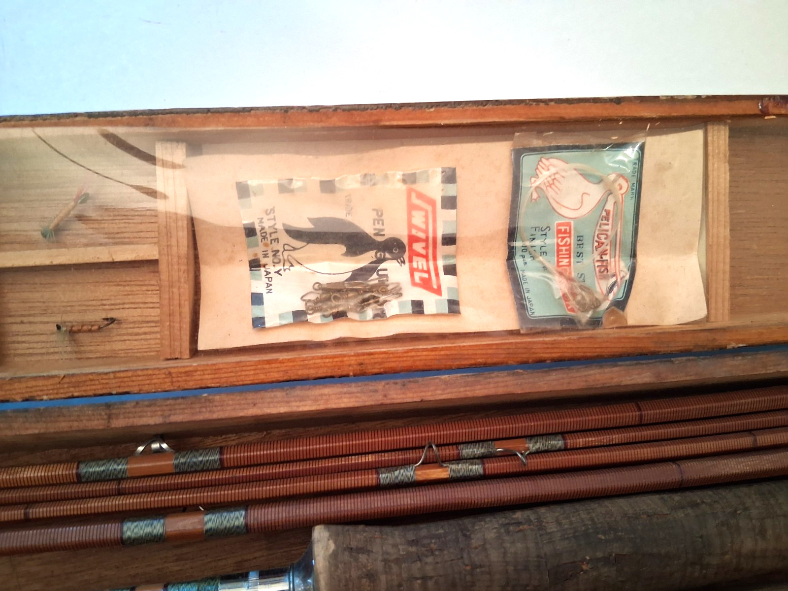 5pc Vintage Crown Japanese 8′ Bamboo Fly Fishing Rod w/ Crown Brand Box & Flies