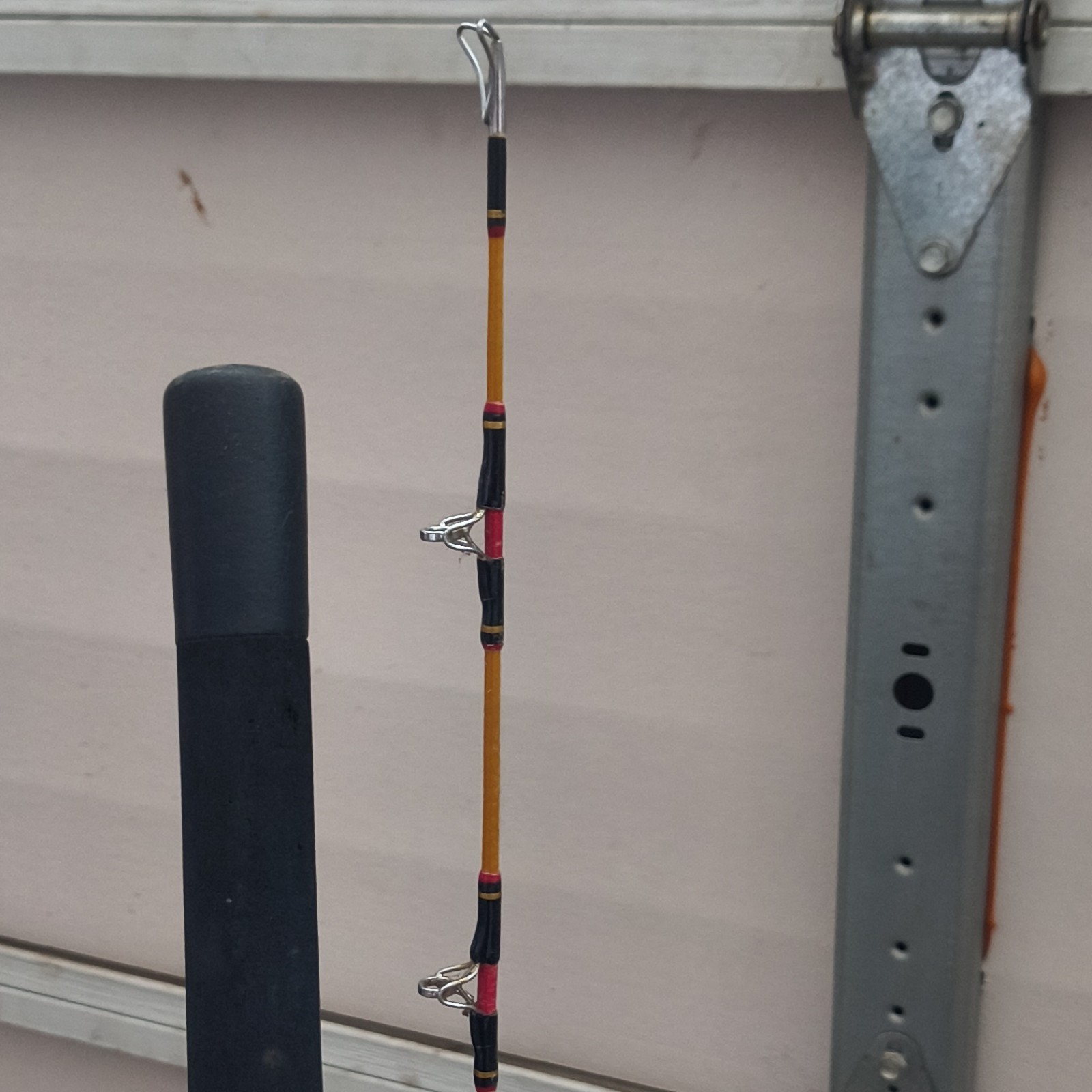 Shakespeare Ugly Stik Tiger Lite 7′ Casting Rod Heavy 14-40lb (BWCL2200)
