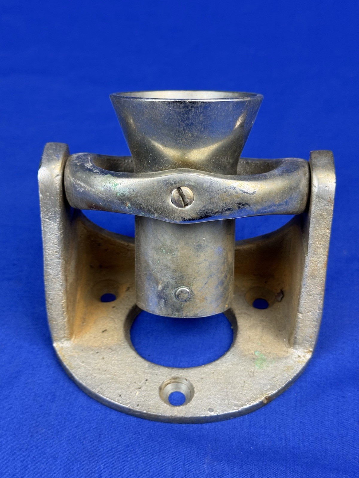 Vintage Lee’s Fishing Gimbal, Rod Holder, 4 1/4 x 3″ Mount Footprint 1 3/16″ Dia