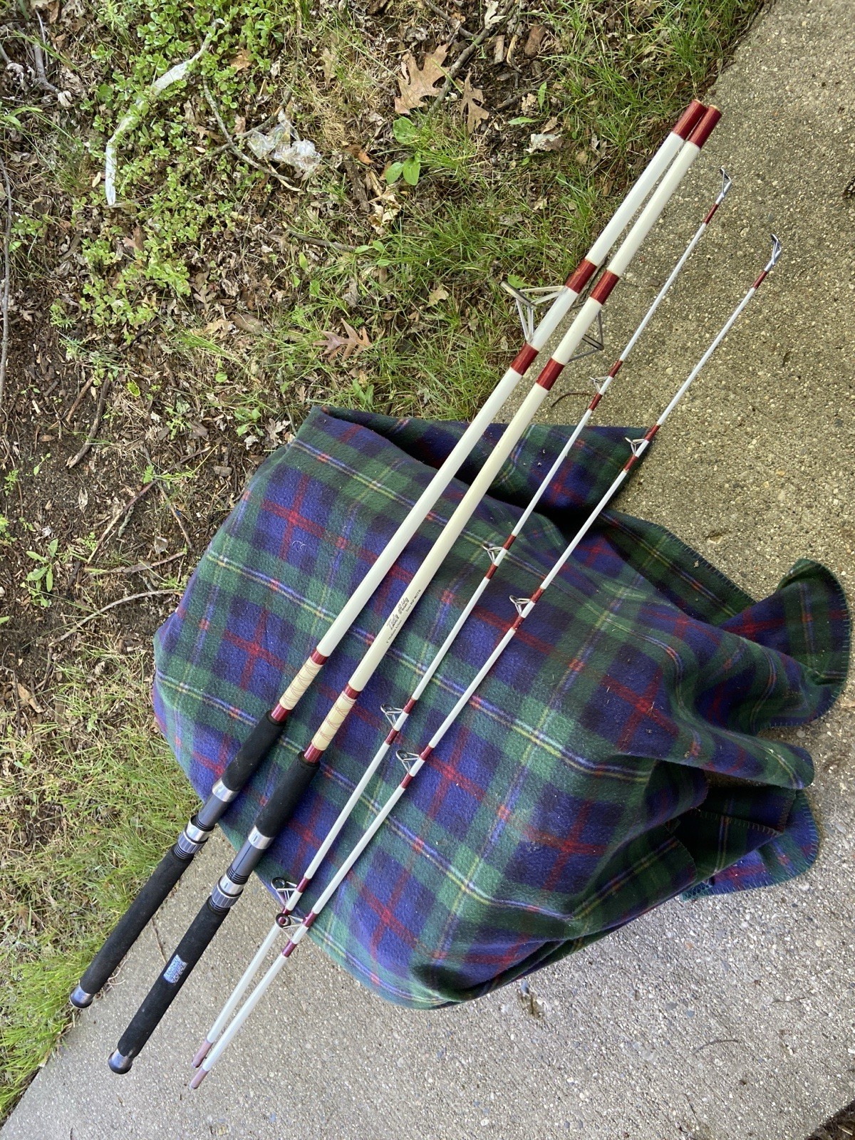 PAIR OF EXCELLENT CONDITION TIDE RITE 8′ MEDIUM ACTION SPINNING RODS