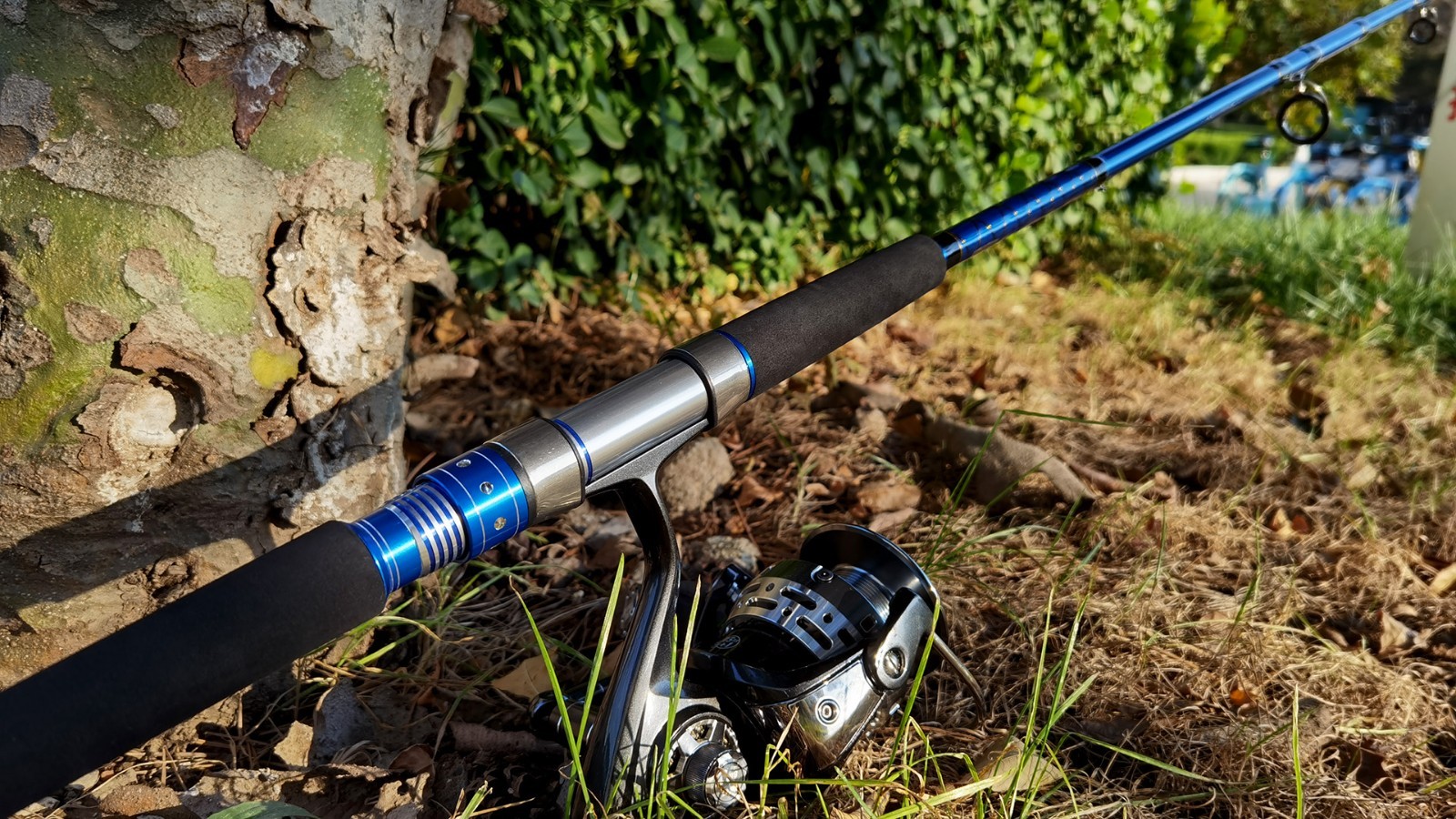7ft Portable Saltwater Spinning Fishing Rod – Lightweight Graphite, 2-Piece Desi
