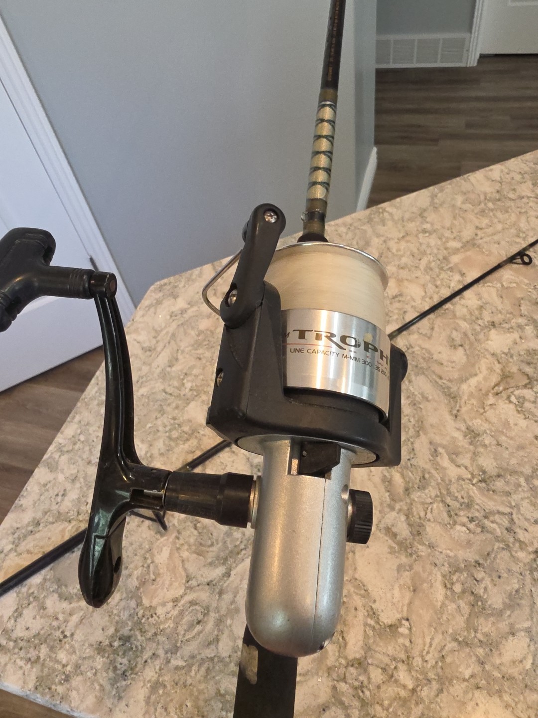 Quantum Trophy Big Water 7’0″ Spinning Rod QTS702MHB 2Pc 15-40lb W/ QT60 Reel
