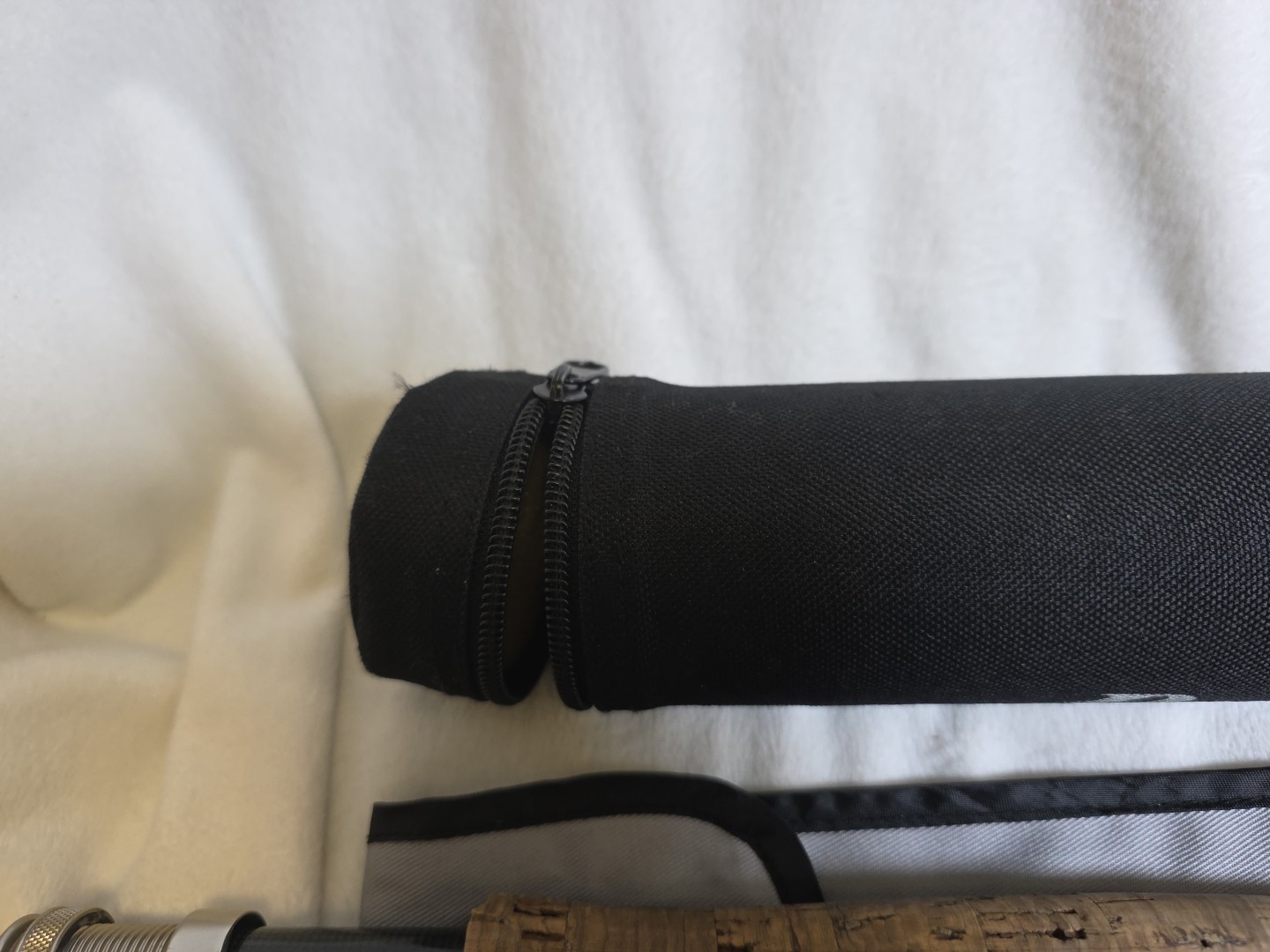 Powell Legacy XL 905-4 Fly Fishing Rod 9′ 4wt 4 Piece Black Excellent Case