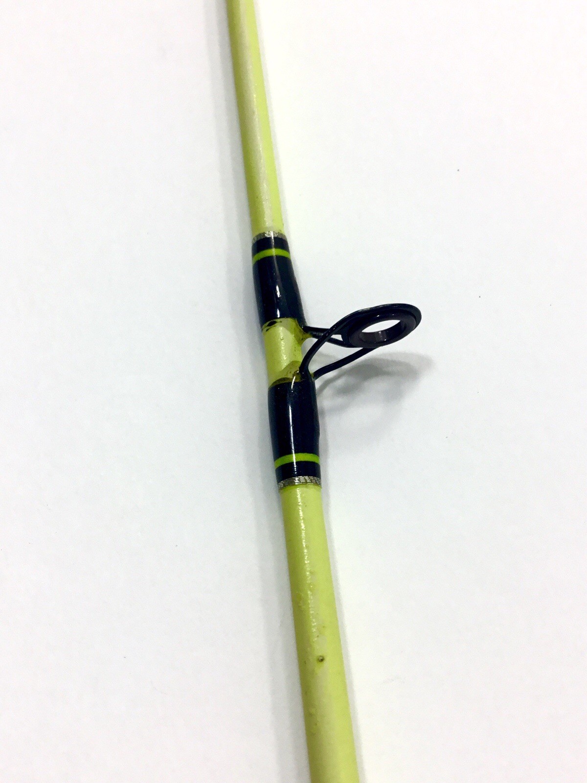 Bass Pro Shops CB100080MH Cat Buster 10′ 2 Pc. Surf Spinning Fishing Rod CLEAN