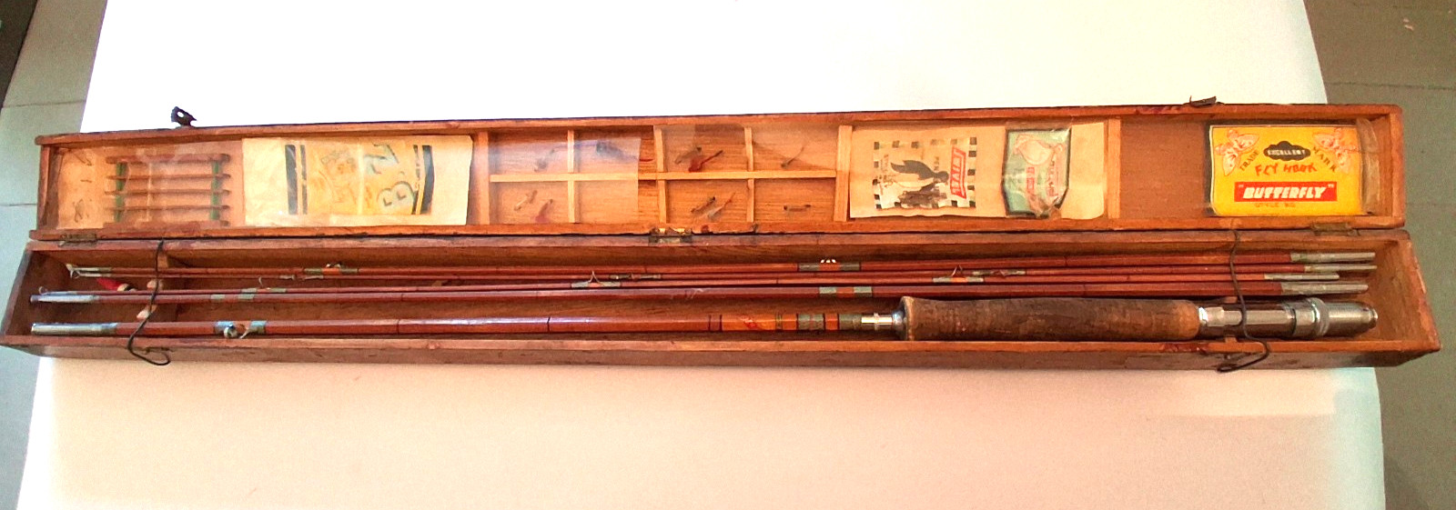 5pc Vintage Crown Japanese 8′ Bamboo Fly Fishing Rod w/ Crown Brand Box & Flies