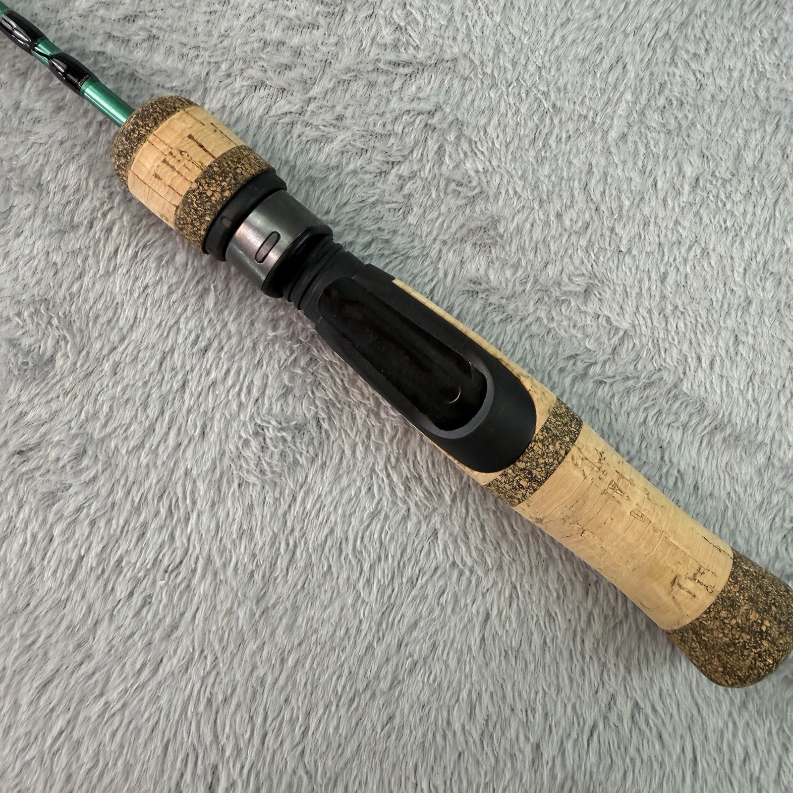 Fenwick Elite Tech Ice spinning rod 28″ Med Heavy Action 6-10 Lb ETICE28MH Y233