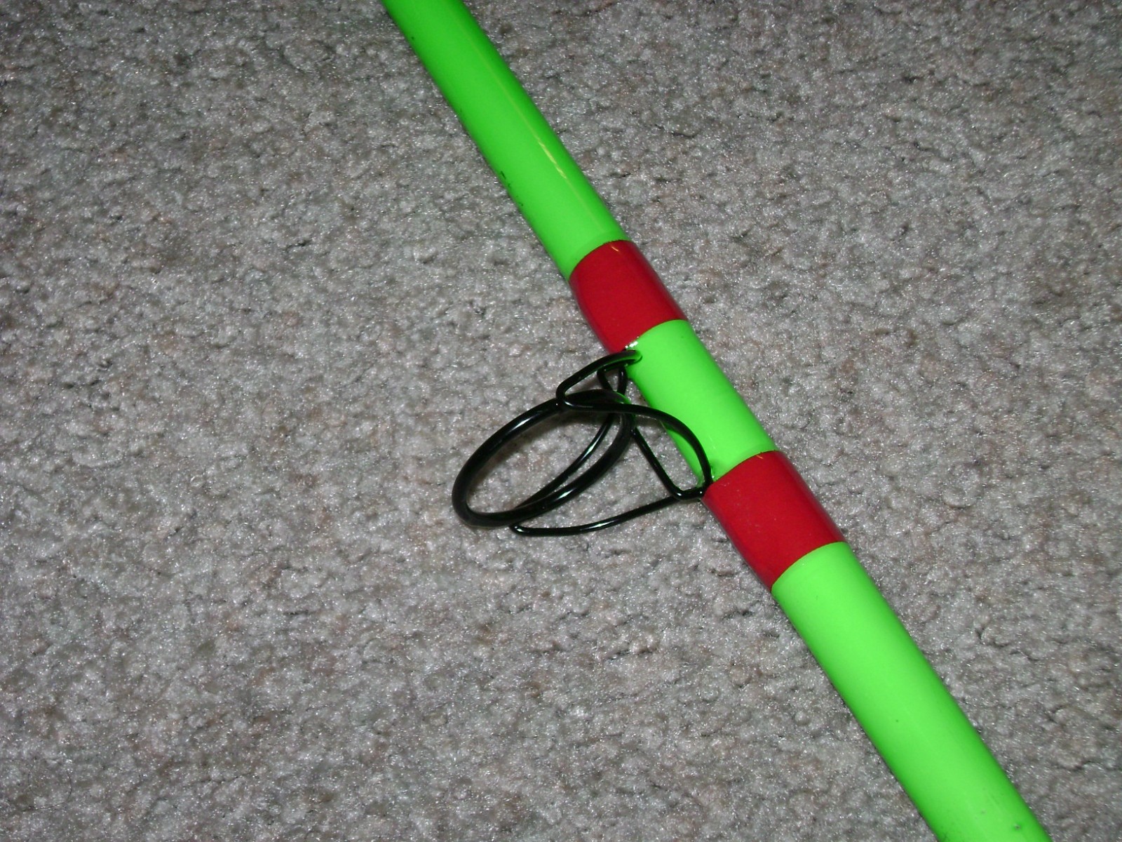 GLOW ROD MEAT HUNTER EXTREME 10′ HVY SPINNING -GLOWS GREEN -BIG FISH, SHARK !