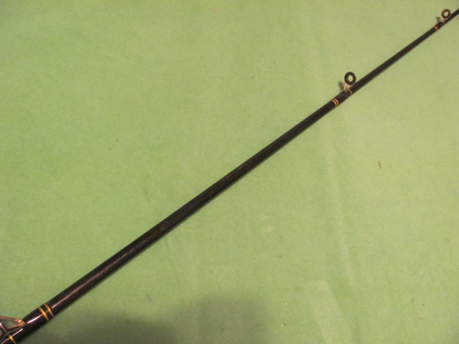 Vintage South Bend Black Beauty 6’ 0″ Medium Heavy Action 1-Piece Casting Rod
