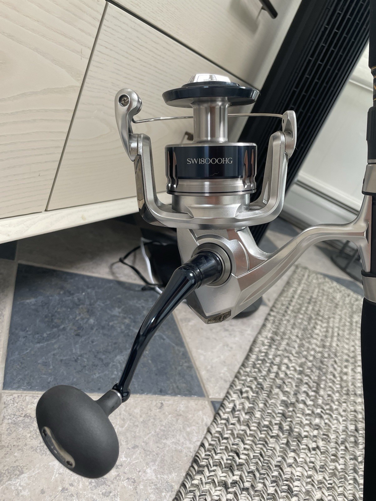 Heavy Jigging Combo: Jigging World Ghost Hunter 450g + Saragosa SW 18000