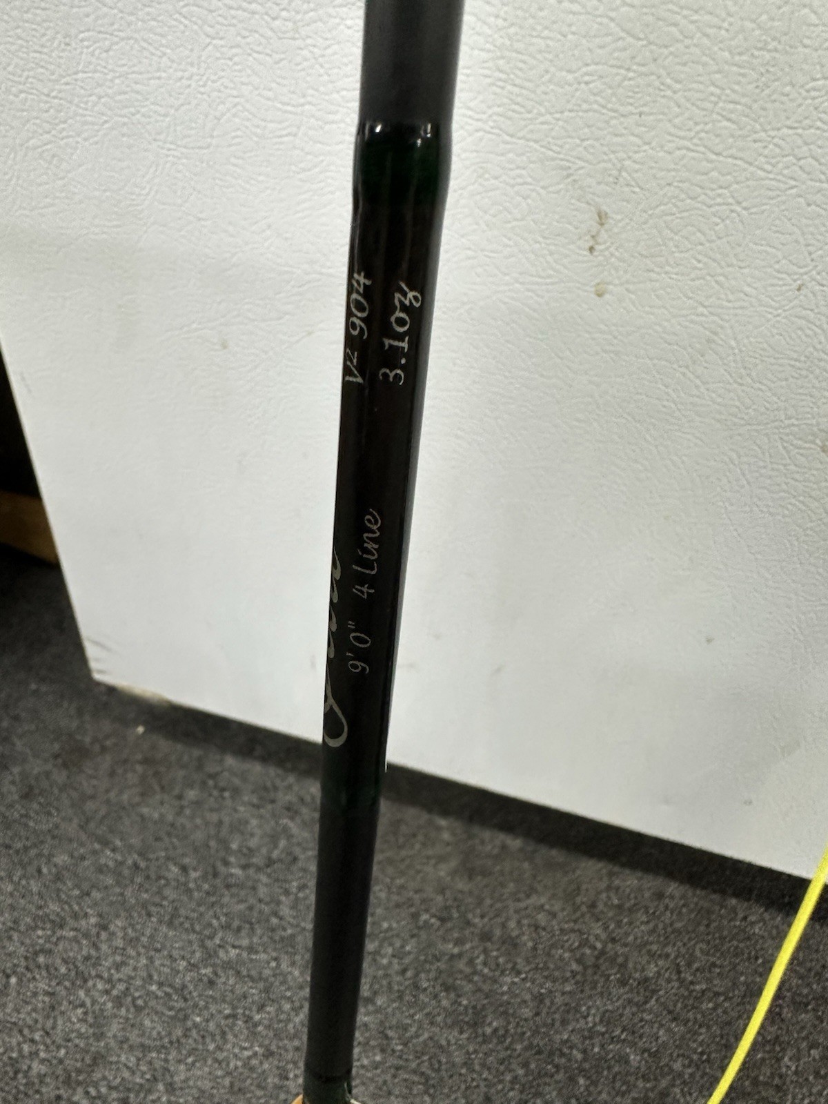 Scott V2 904 3.1 Oz 4 Line Fly Rod 2 Piece W/ Orvis Battenkill 5/6 And Case
