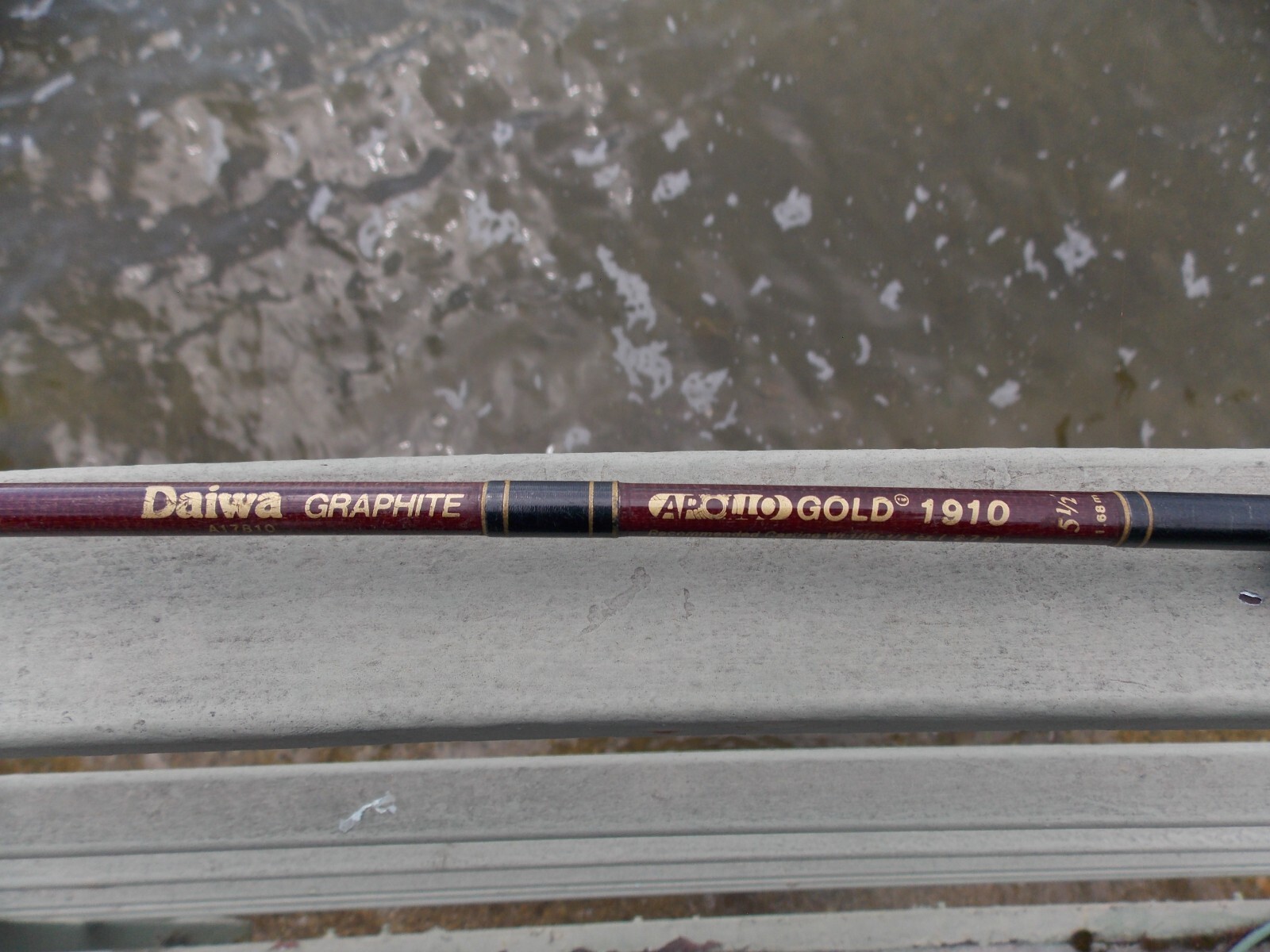 Daiwa APOLLO GOLD #1910 U.L. 5-1/2′ Graphite Spinning Rod (2Pc) 1/16-1/4oz 2/26