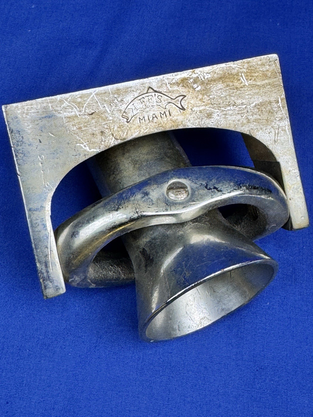 Vintage Lee’s Fishing Gimbal, Rod Holder, 4 1/4 x 3″ Mount Footprint 1 3/16″ Dia