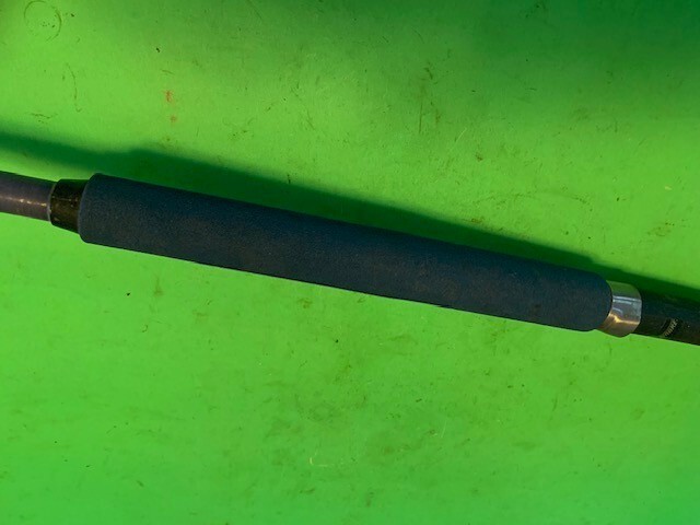 VINTAGE SABRE GOLDEN 6 FOOT 6 INCH 20 TO 50 POUND RATED CONVENTIONAL FISHING ROD