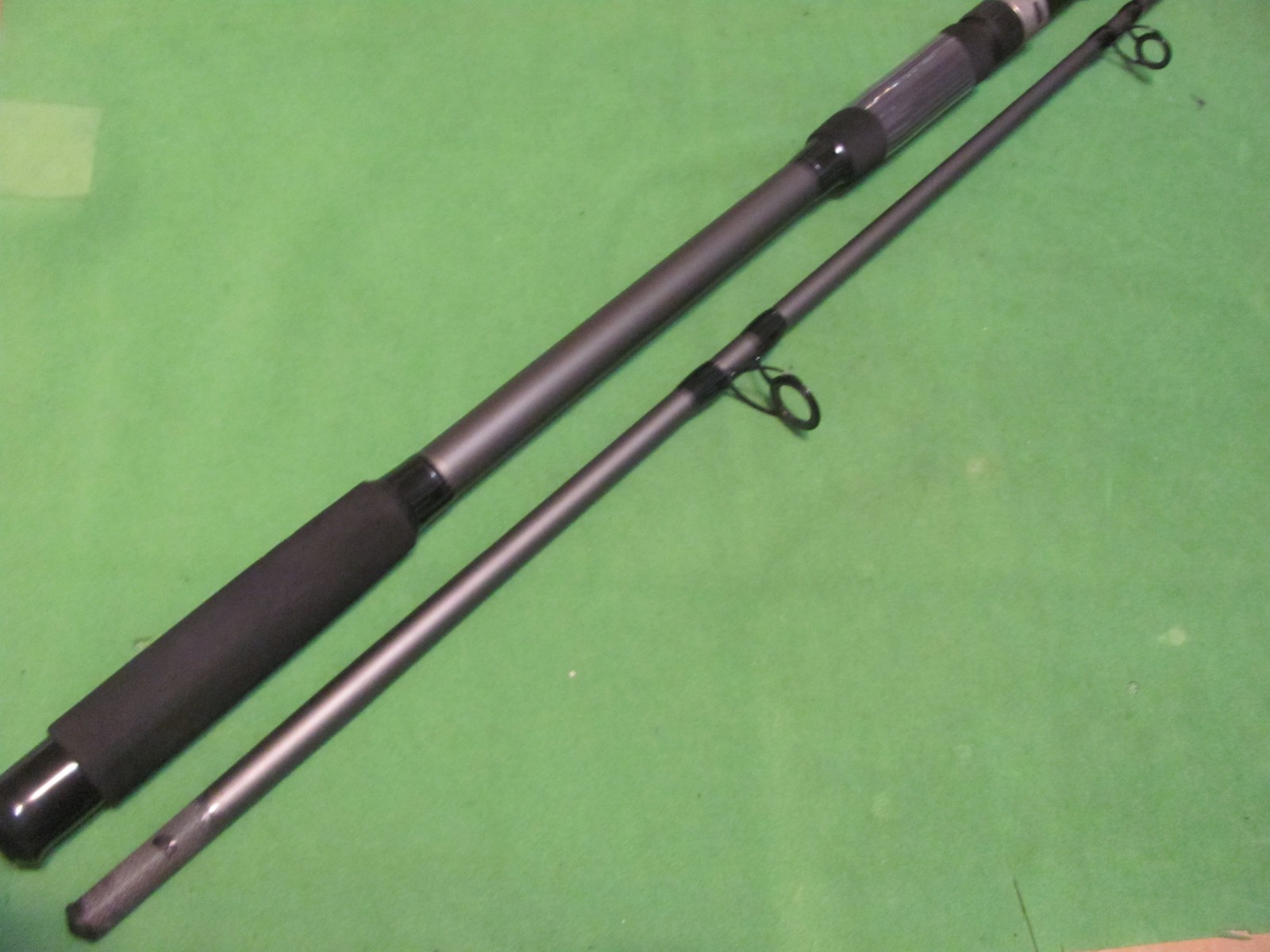 Danco Max Kat 9′ 0″ Medium Heavy Action Spinning 2-Piece Surf Rod.