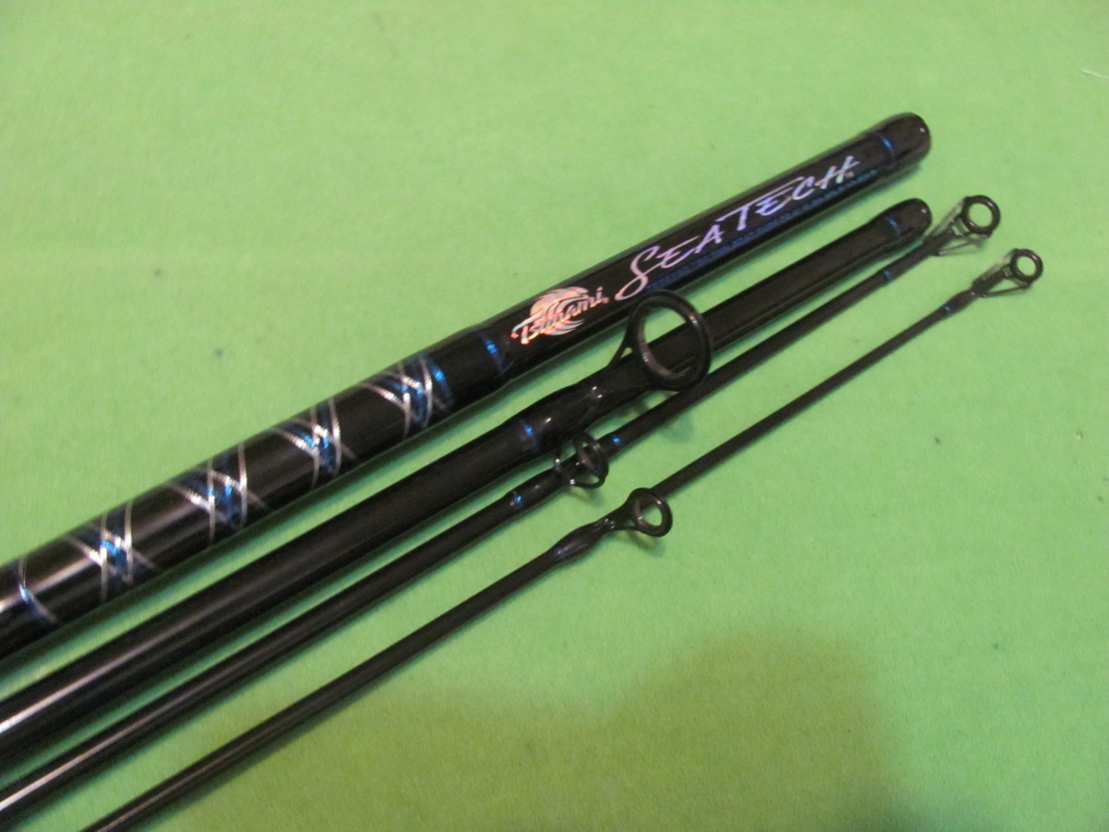 Tsunami SEATECH 9′ 0″ Medium Heavy Action 2 in 1 Boat/Surf 3-Piece Spinning Rod