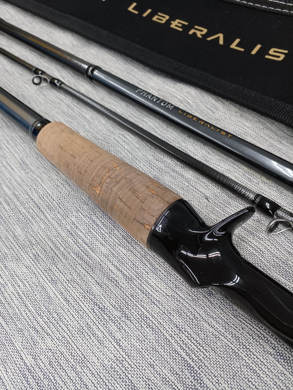 Daiwa Phantom Liberalist 8’0″ Bass Fishing Rod 3-Piece, Medium Power