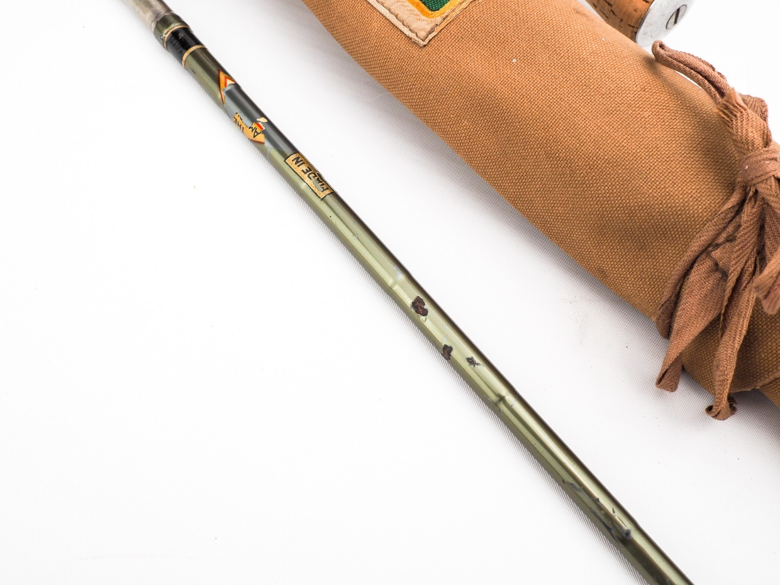 MADE IN THE USA – TRUE TEMPER THE AMERICAN FORK & HOE 5′ 2″ BAITCASTING ROD