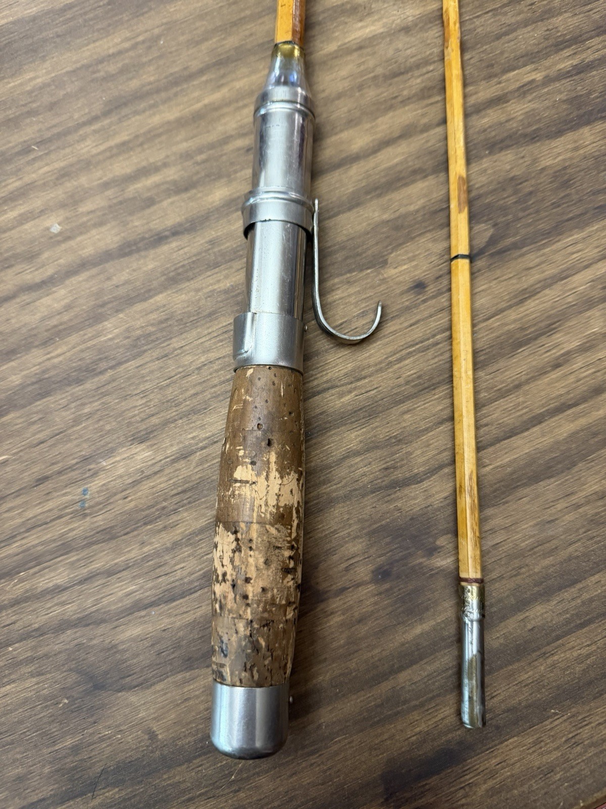 10’0″ Three piece with two tips. A rare example made by Montague