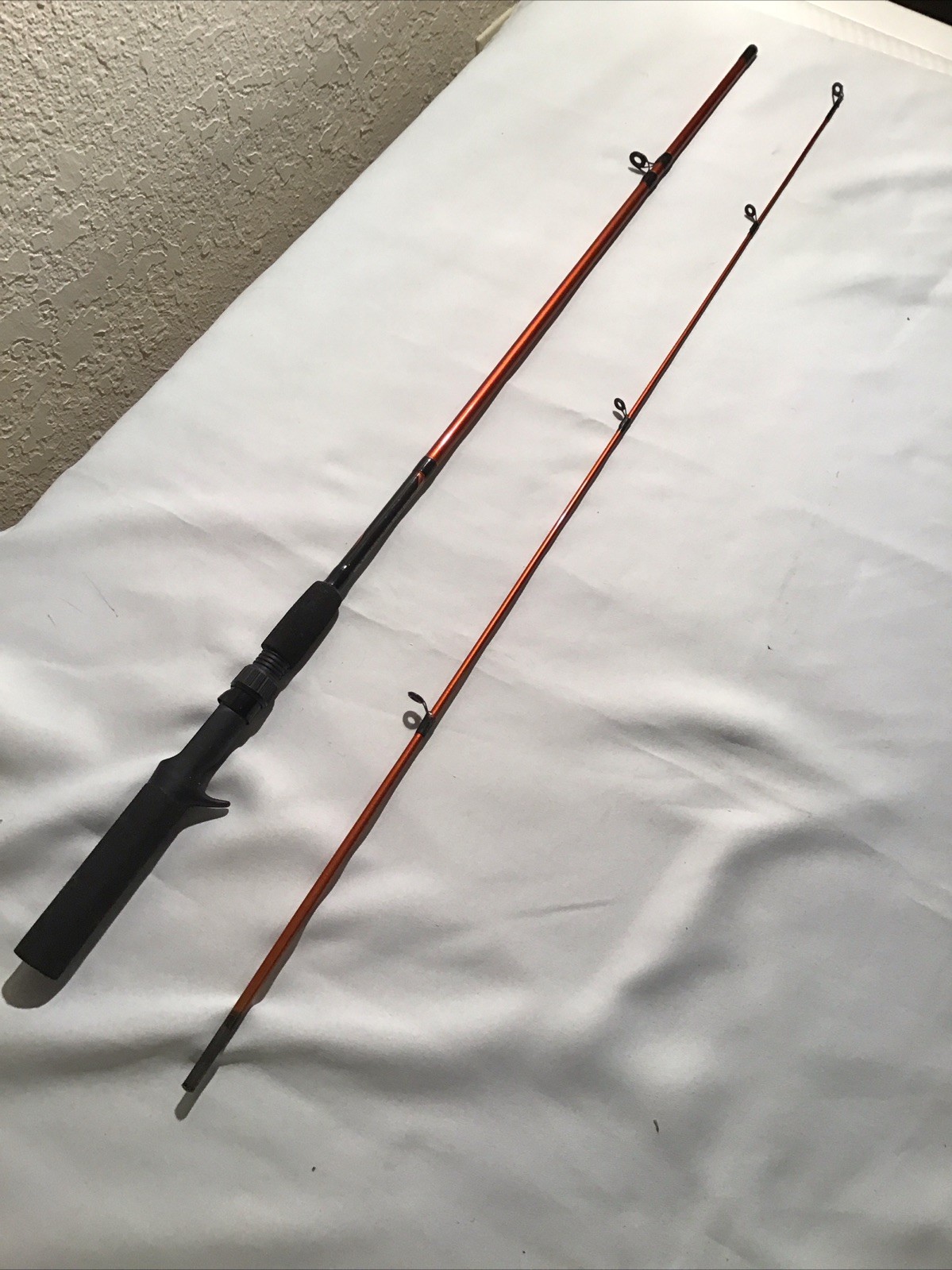 R2F Ready 2 Fish AL-562/MLSC Spin Cast Rod Slightly Used
