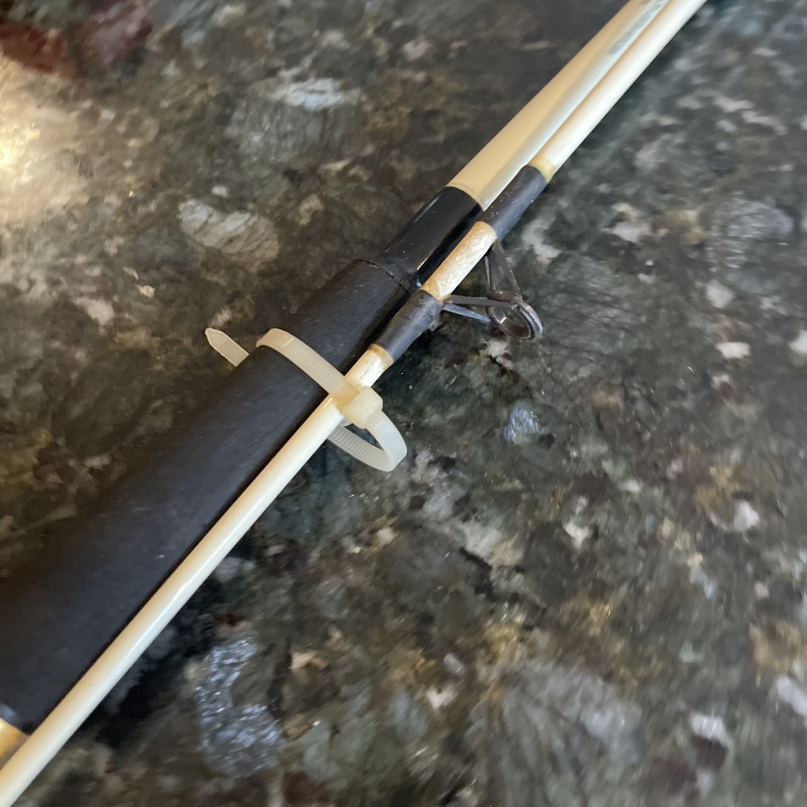 SOUTH BEND TCR556 GRAPHITE COMP 7’0″ MEDIUM HEAVY 2 PIECE SPINNING Missing Tip