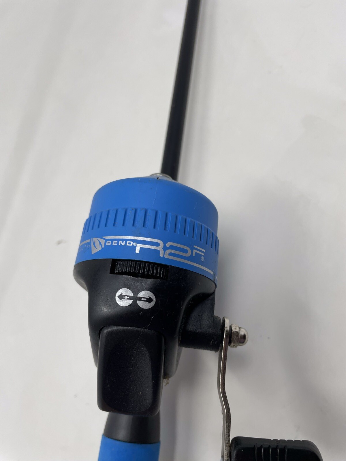South Bend R2F Performance Series R2F4-JABT-SC Telescopic Rod And Reel