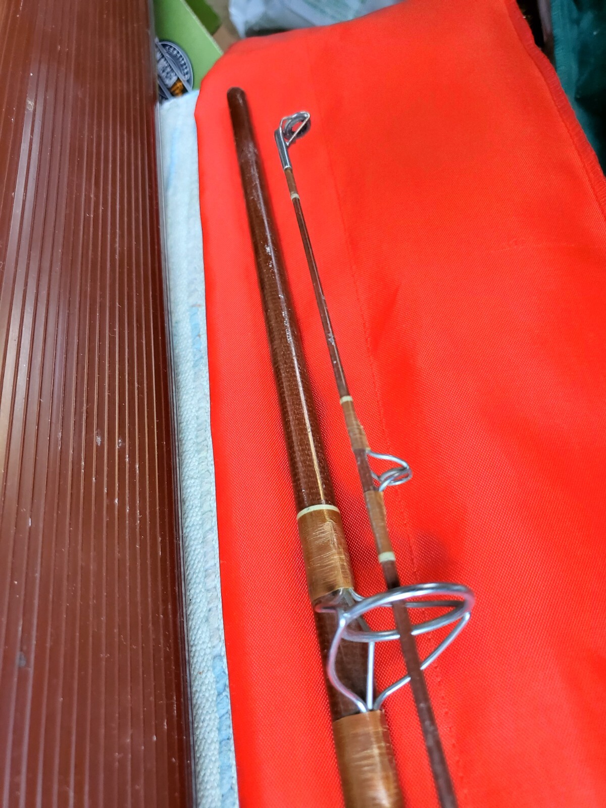 Vtg Fenwick FS85 2pc Fiberglass Spinning Rod 8’5″ 8-20LB w/original sock & tube