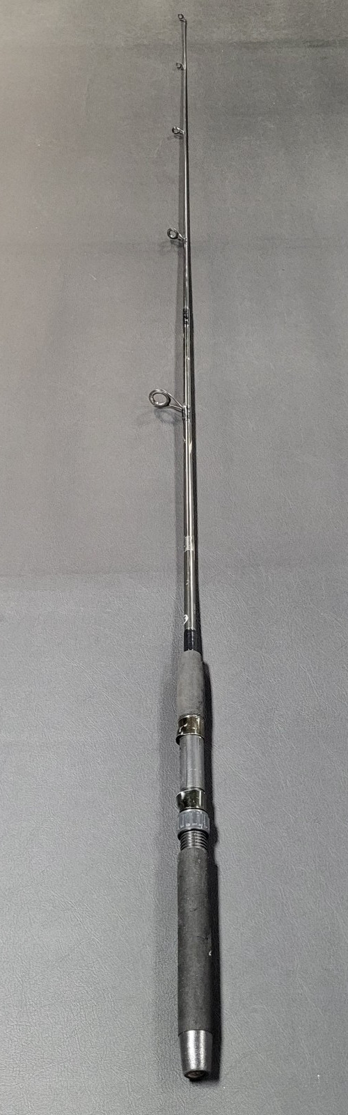 Shimano 6’ Spinning Rod, Model FX-2602A, 2-Piece, 5 Guides, Split Foam Grip, VG+