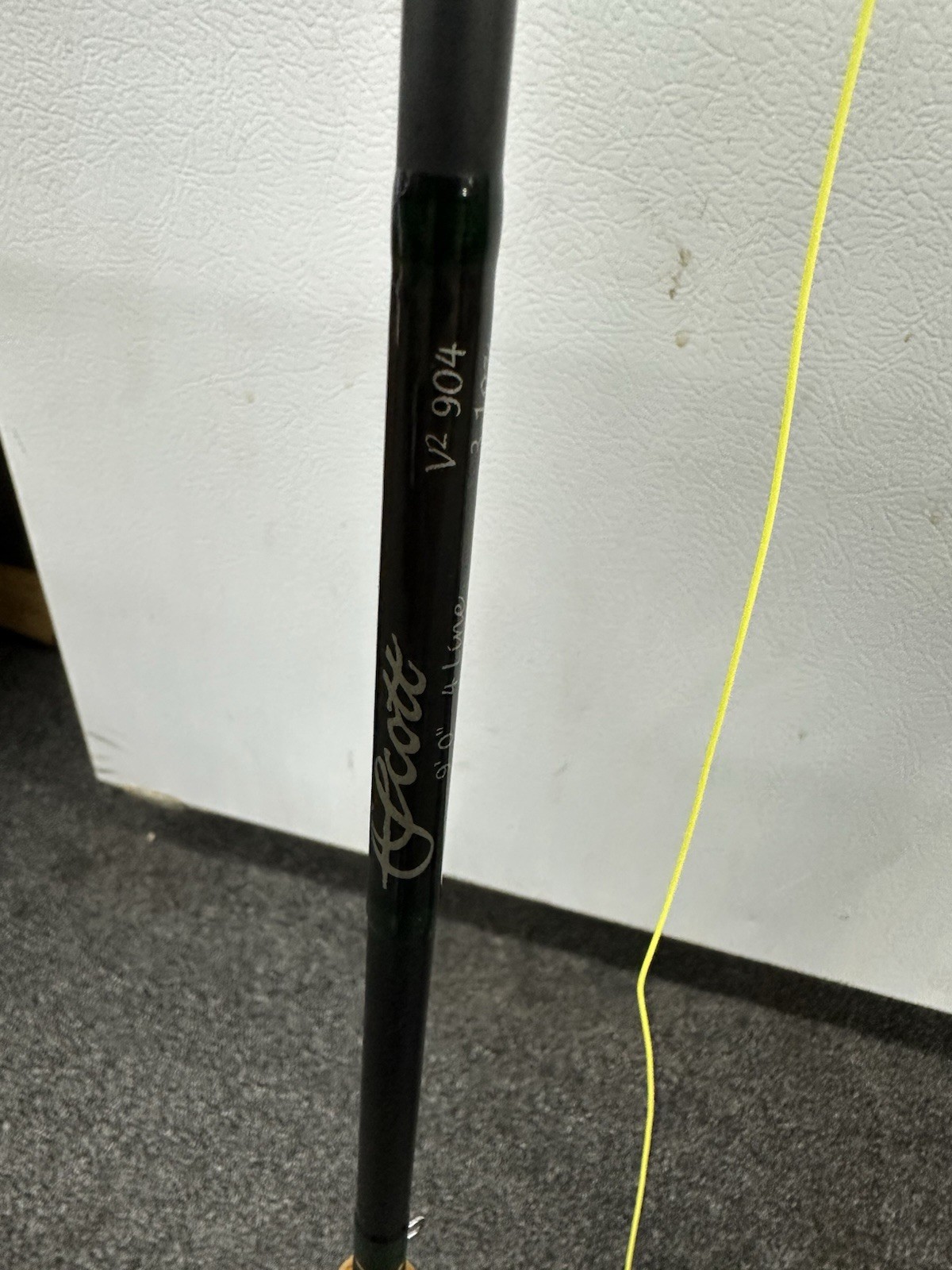 Scott V2 904 3.1 Oz 4 Line Fly Rod 2 Piece W/ Orvis Battenkill 5/6 And Case