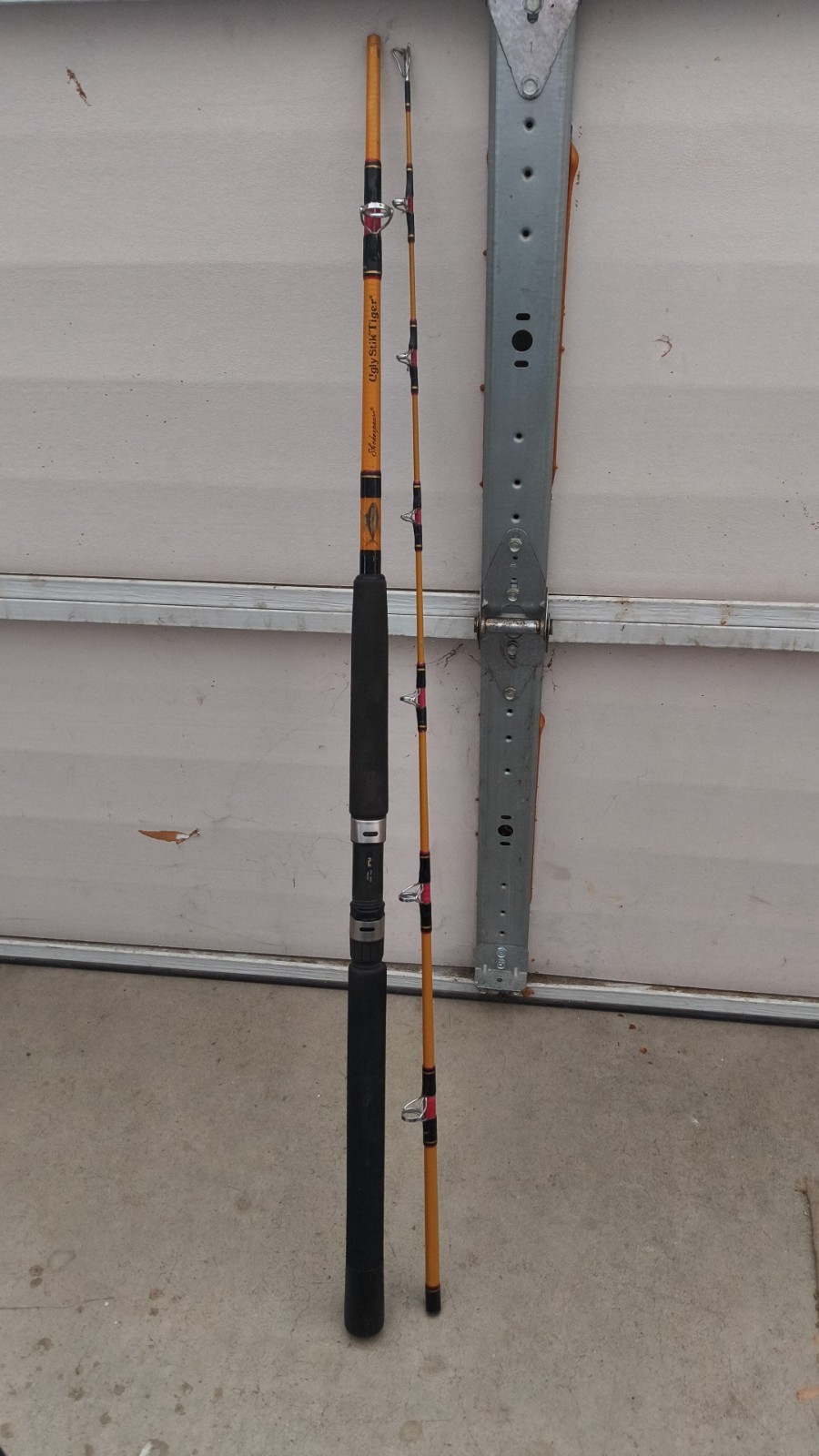 Shakespeare Ugly Stik Tiger Lite 7′ Casting Rod Heavy 14-40lb (BWCL2200)