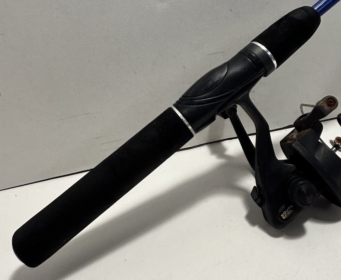 South Bend Proton Telescopic Spinning Fishing med Rod Blue With Black Handle