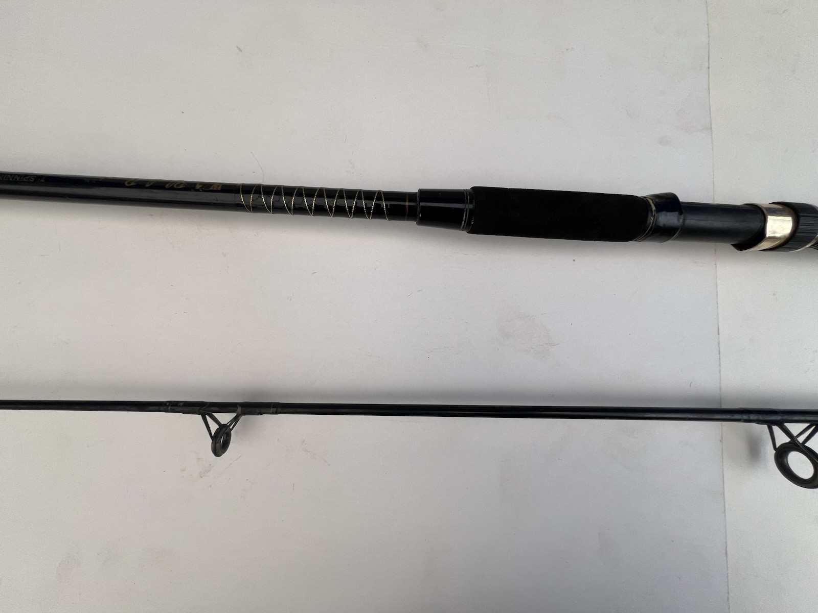 South Bend Black Beauty 2 Piece 10-20lb Spinning Rod Fishing pole 3556 Vintage 7