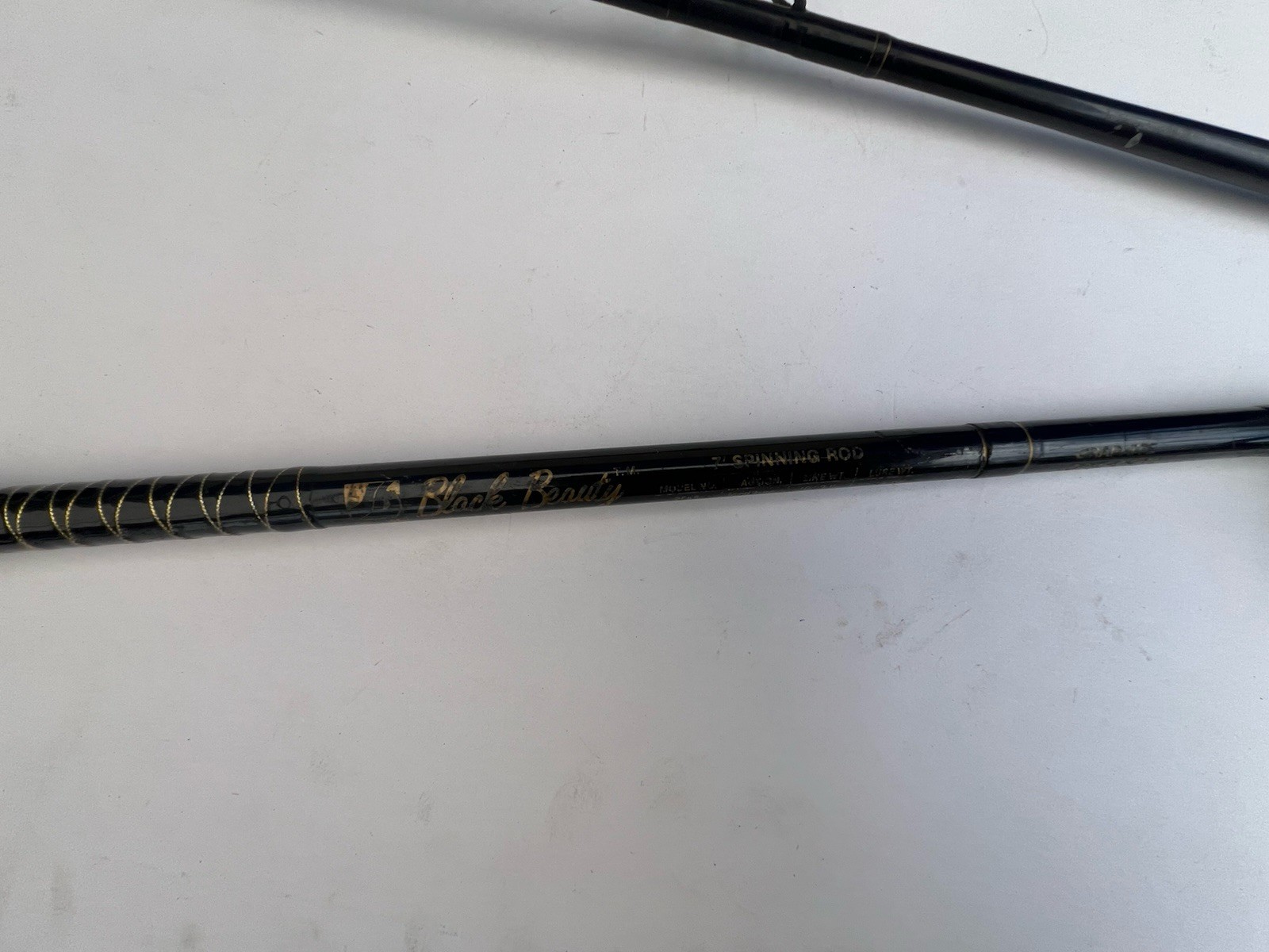 South Bend Black Beauty 2 Piece 10-20lb Spinning Rod Fishing pole 3556 Vintage 7