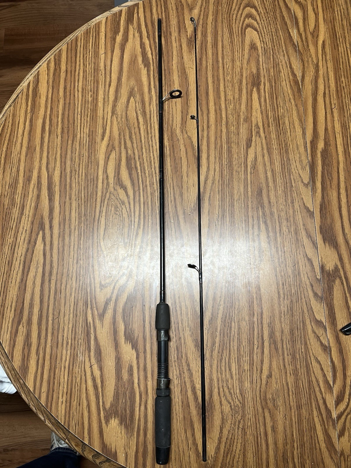 VTG Abu Garcia 400 Balanced Action 5’6″ Ultra Light Action Spinning Rod 2-Piece