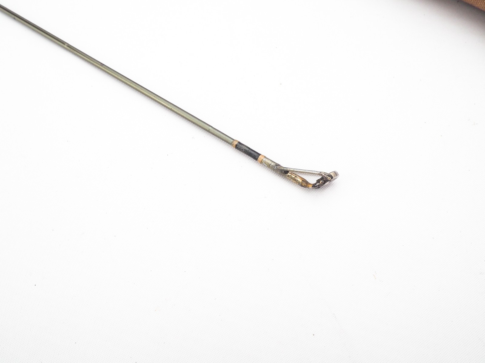 MADE IN THE USA – TRUE TEMPER THE AMERICAN FORK & HOE 5′ 2″ BAITCASTING ROD