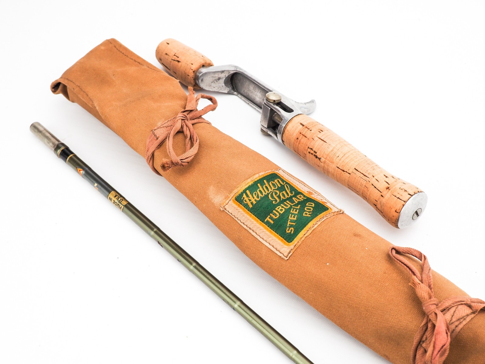 MADE IN THE USA – TRUE TEMPER THE AMERICAN FORK & HOE 5′ 2″ BAITCASTING ROD