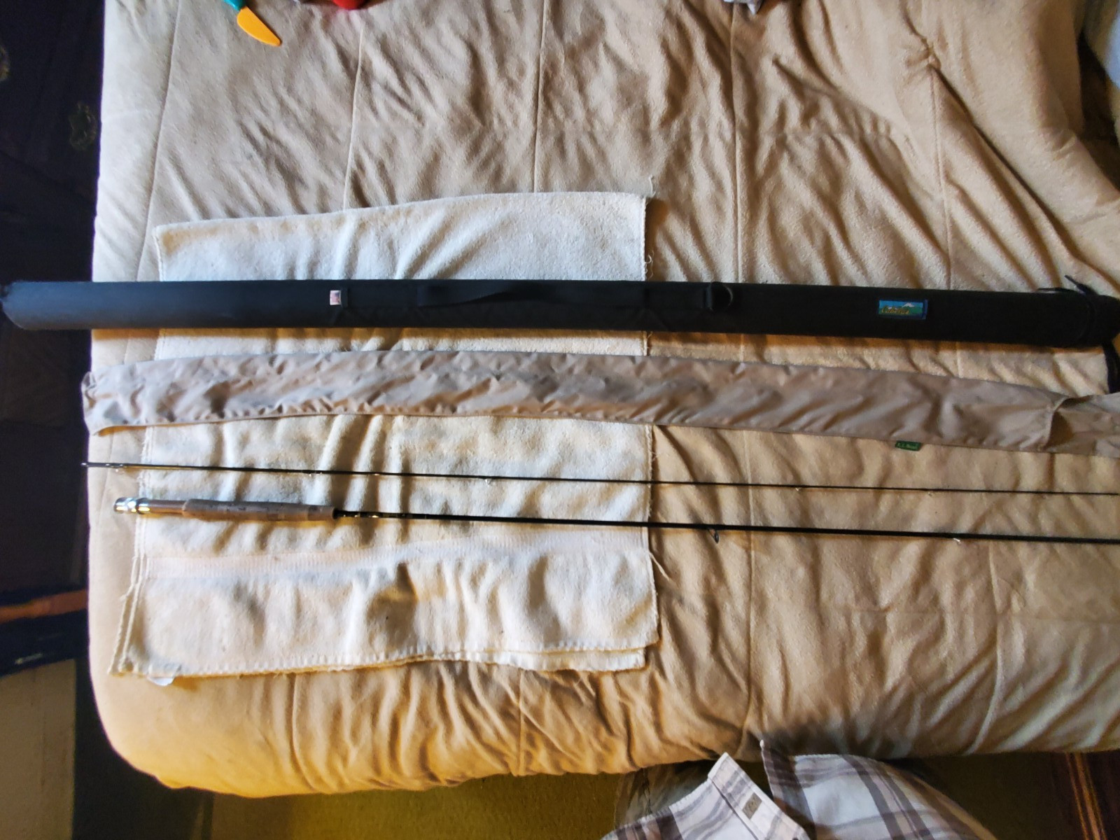 Cabela’s Fish Eagle II IM6 GFII 865 Graphite 8’6″ 2 Piece w Hard Tube/Case