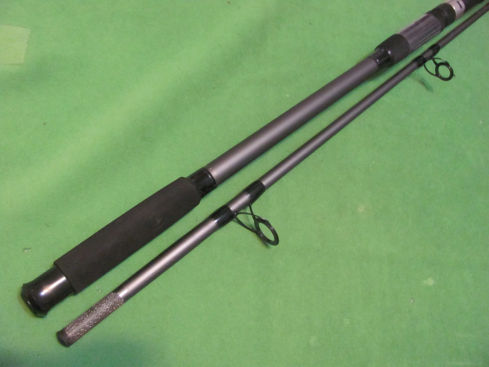 Danco Max Kat 10′ 0″ Medium Heavy Action Spinning 2-Piece Surf Rod.