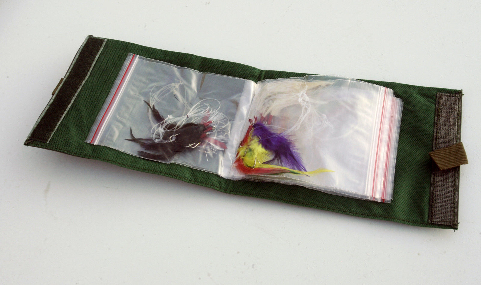 Rig Wallet & 10 Sea Fishing Rigs Feathers , Traces Pre Tied for Beach Pier