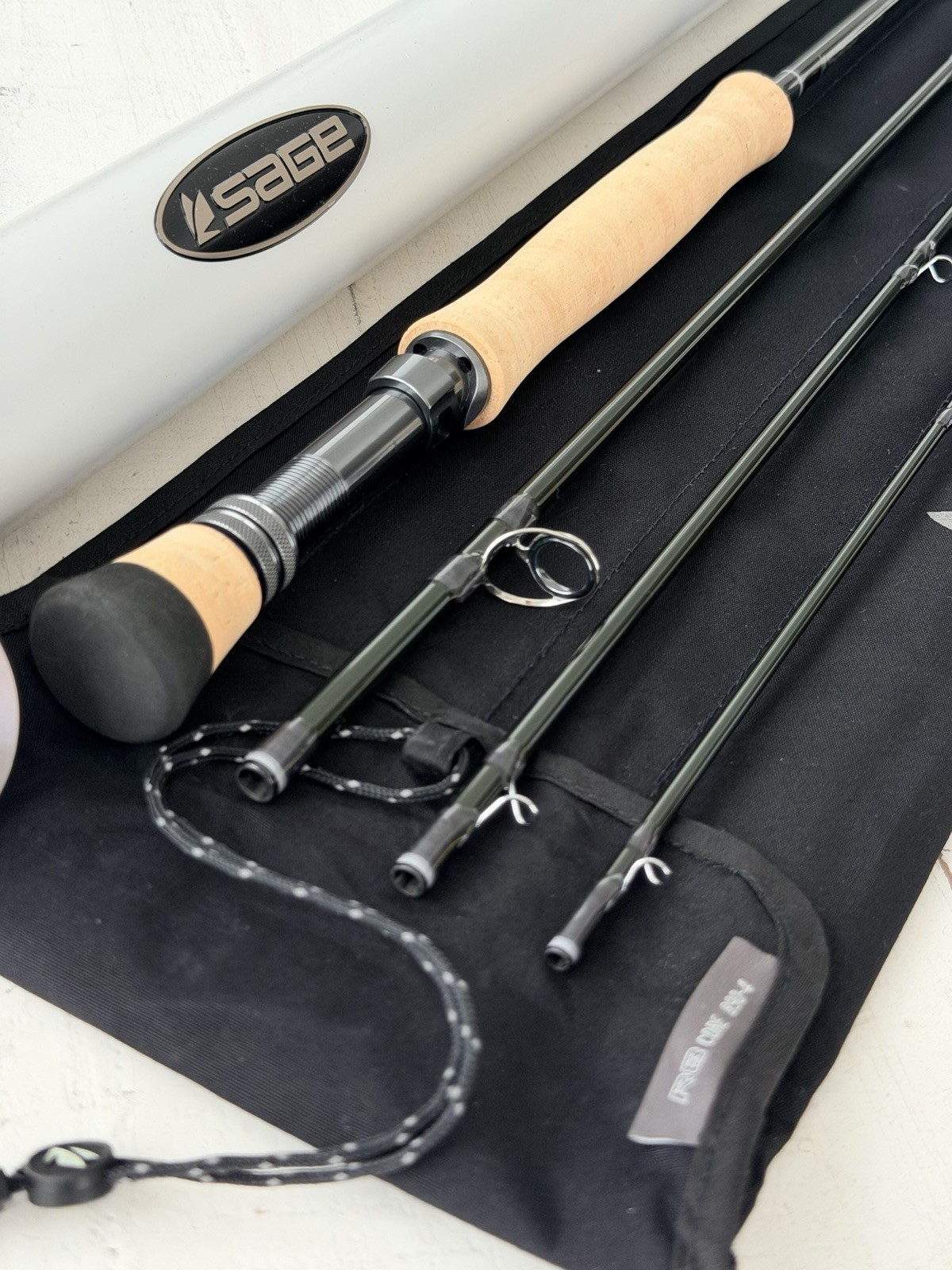 **BEAUTIFUL** 🔥 SAGE R8 Core 8wt. 9’ft~4Pc FlyRod!! 🔥~LEGENDARY~🔥