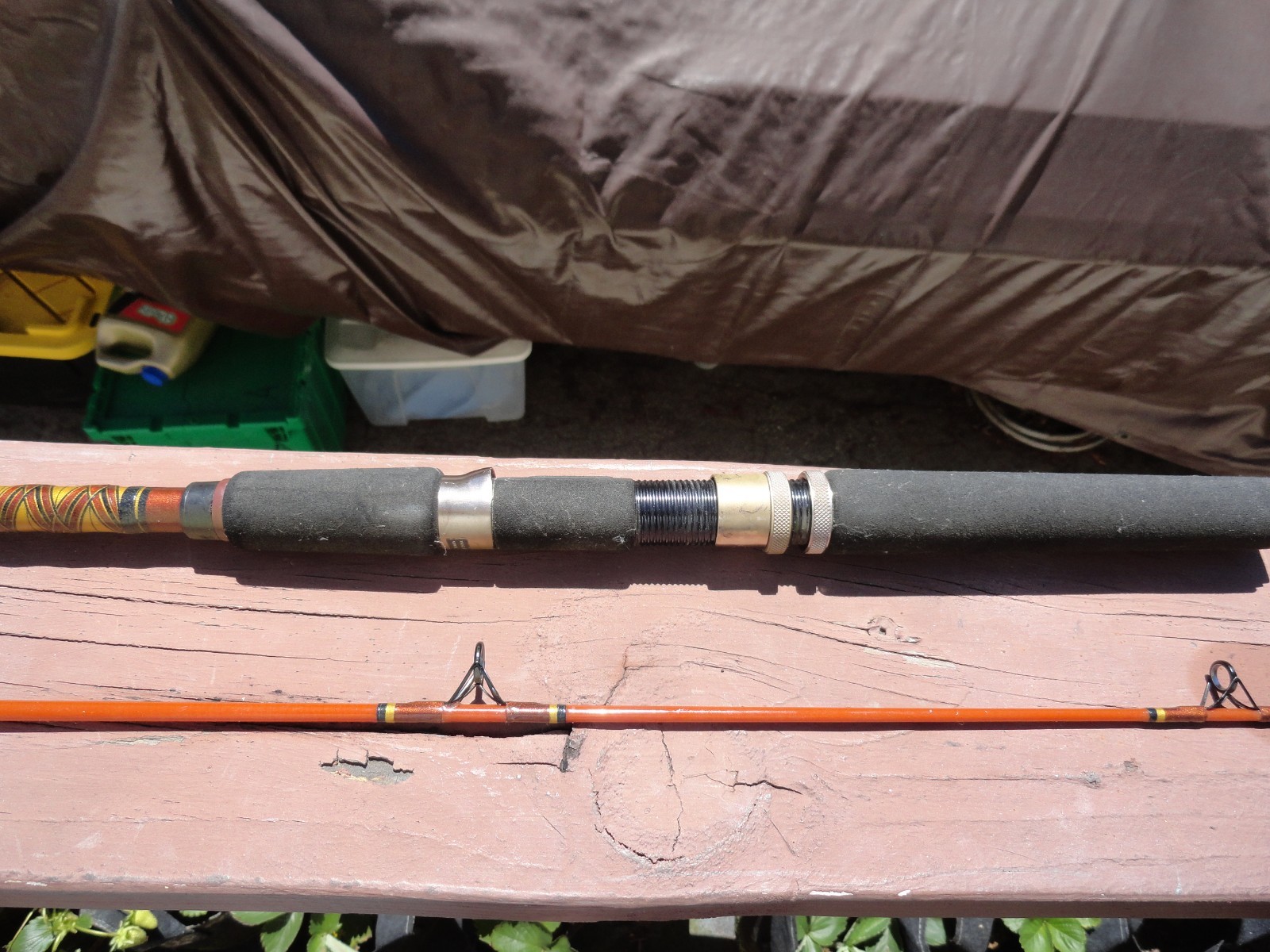 Daiwa VIP Gold 7012 Spinning Rod E-Glass 6′ 6″ Medium Action 2-Pc Spin Cast Rod