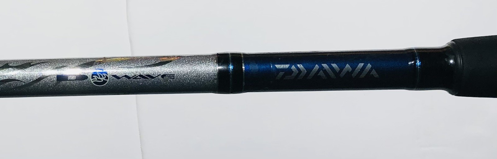 DAIWA D WAVE (DWA F802 MFS) 8’0″ 2 PC Med 12-25LB Spinning Rod & 4000-B Reel