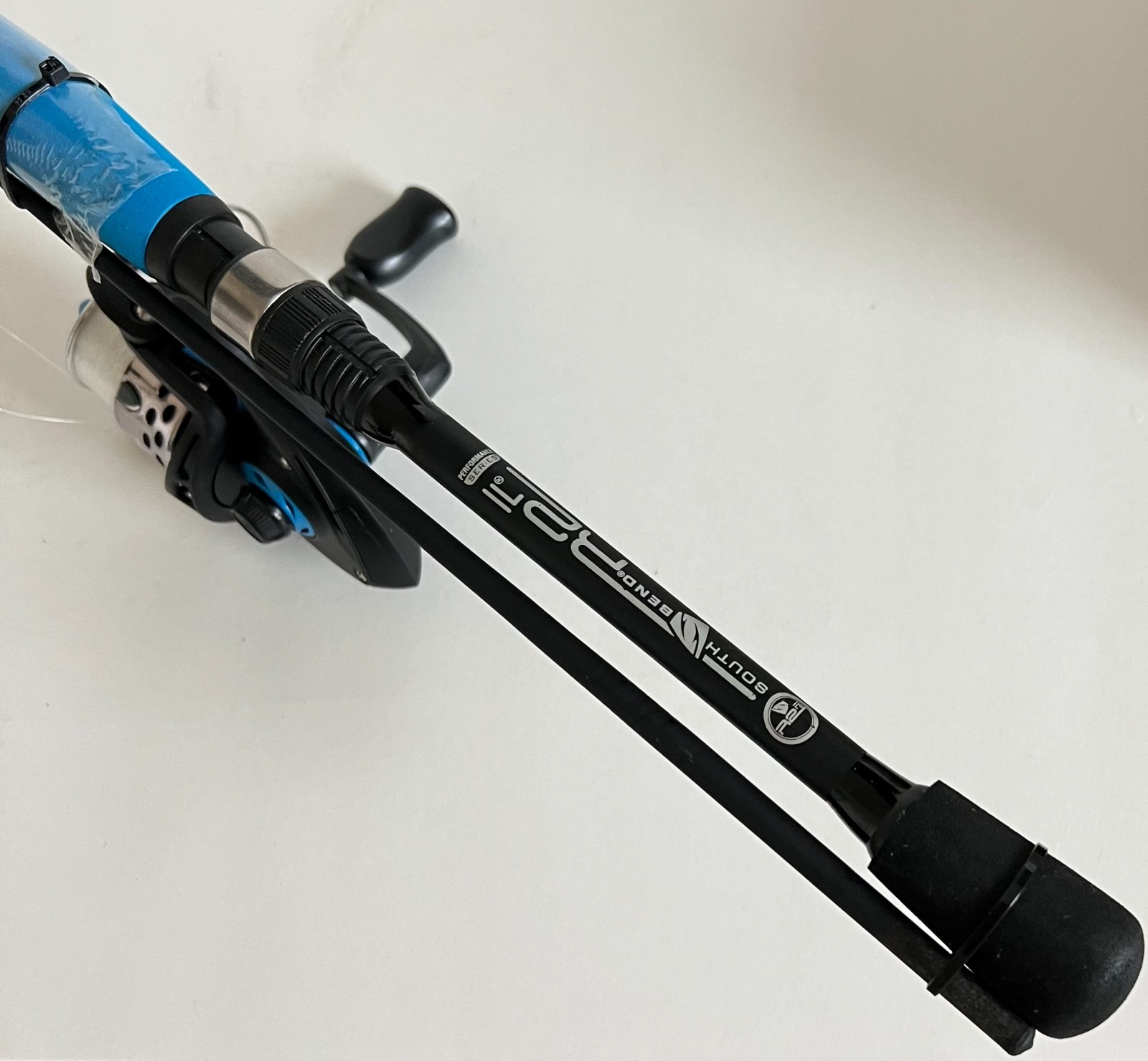 SOUTH BEND R2F4 2 PC 5.5′ MED/LT & BLUE 2 PIECE SPINNING ROD REEL & TACKLE BR GS