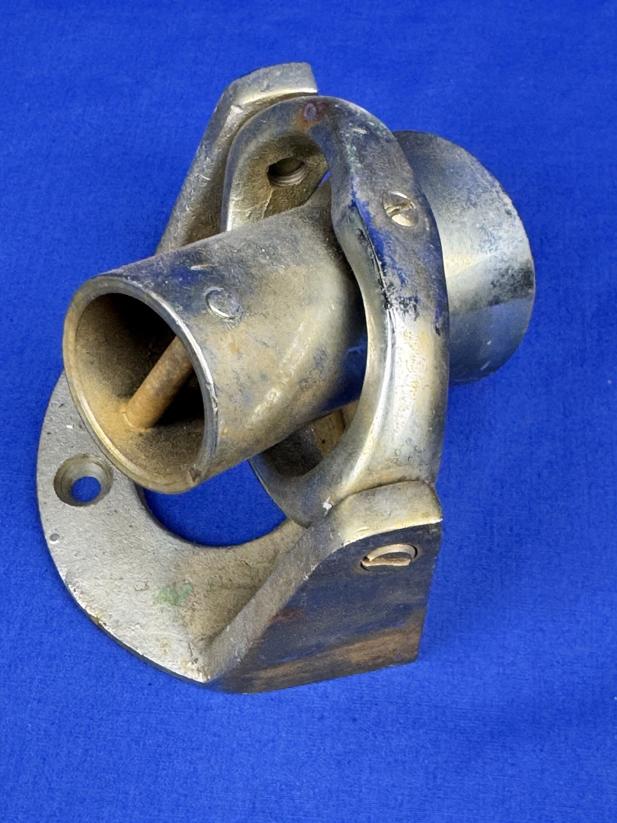 Vintage Lee’s Fishing Gimbal, Rod Holder, 4 1/4 x 3″ Mount Footprint 1 3/16″ Dia