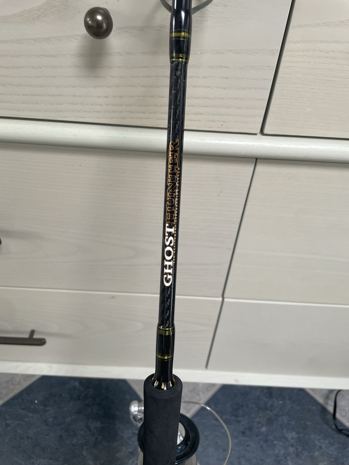 Heavy Jigging Combo: Jigging World Ghost Hunter 450g + Saragosa SW 18000