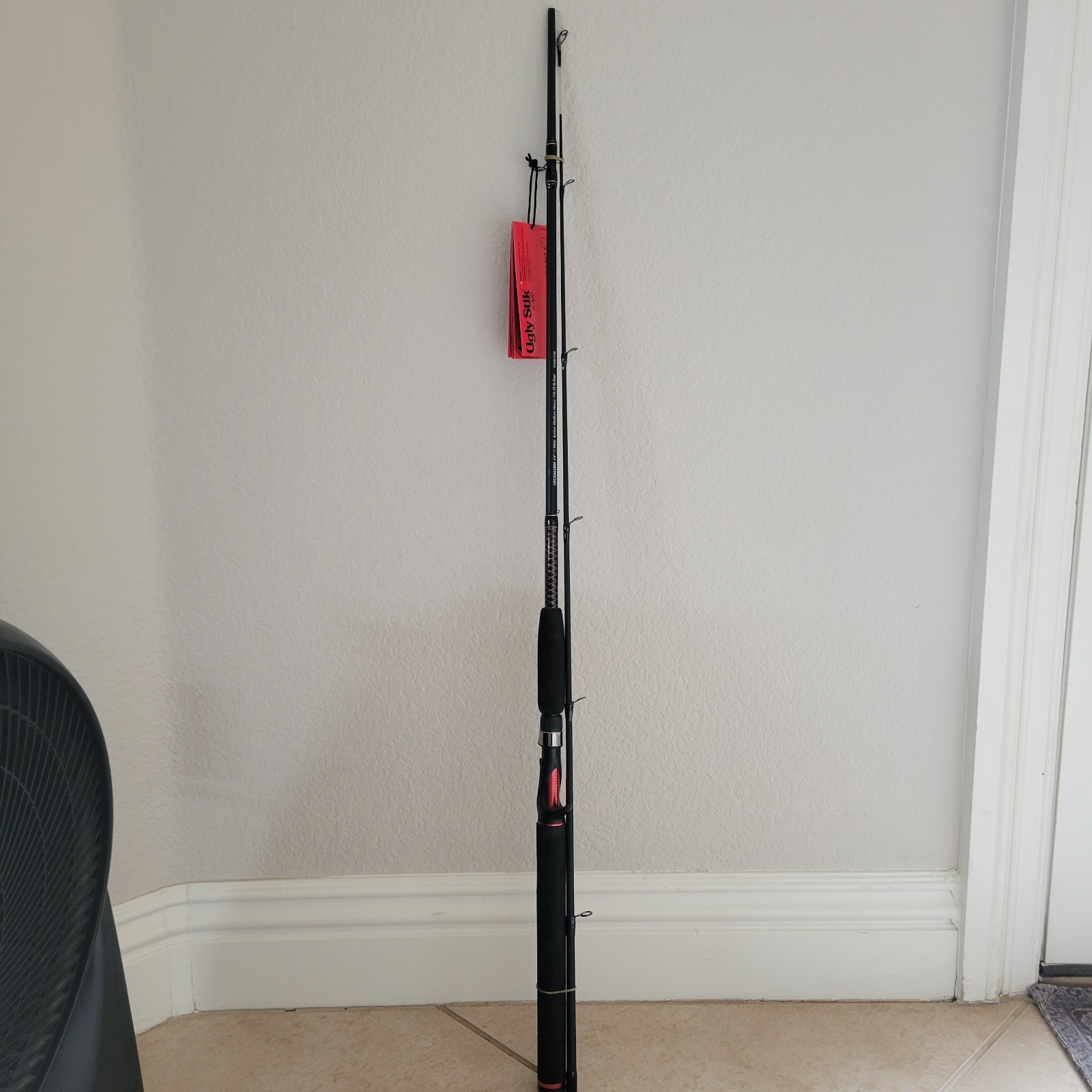 Shakespeare Ugly Stik GX2 USCA662MH Med Hvy 6’6″ 2 Pc 10-25 lb Line Casting Rod