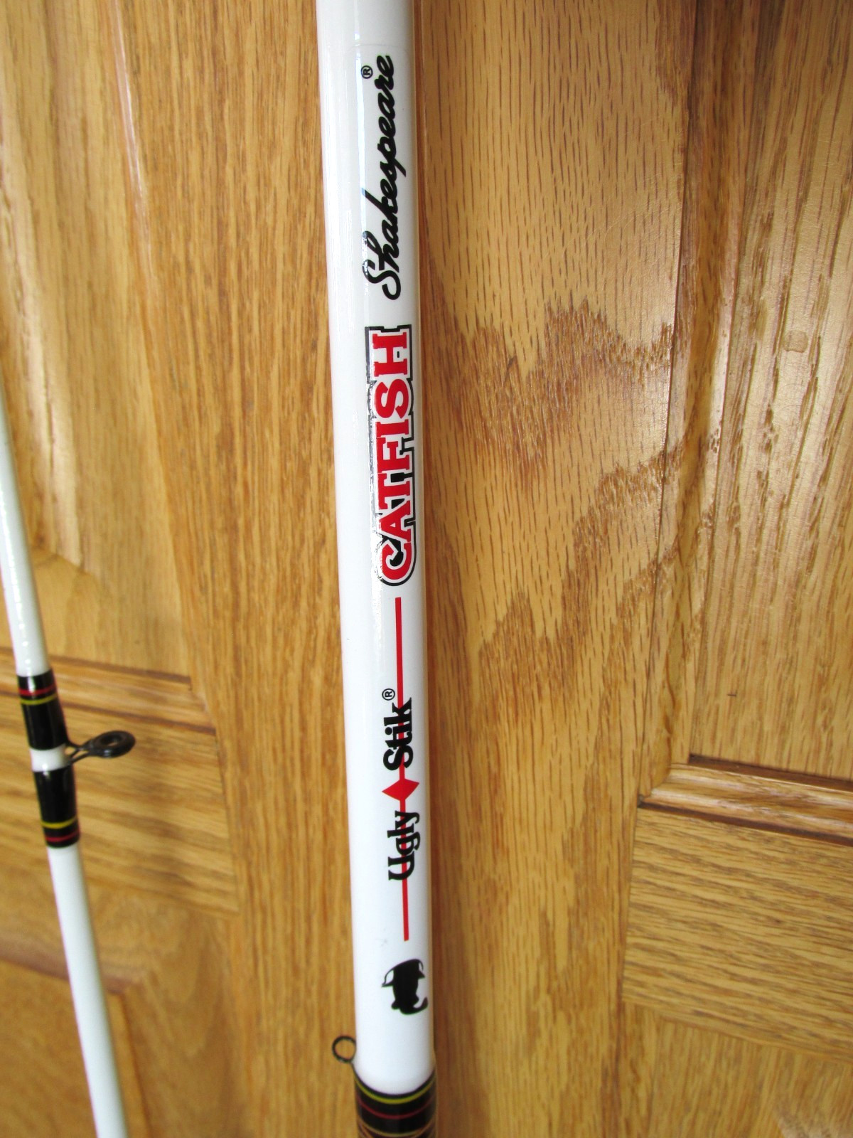 STRAIGHT BUTT! SHAKESPEARE UGLYSTIK CATFISH~8′ 2 pc~Casting Rod~Med Heavy NEW
