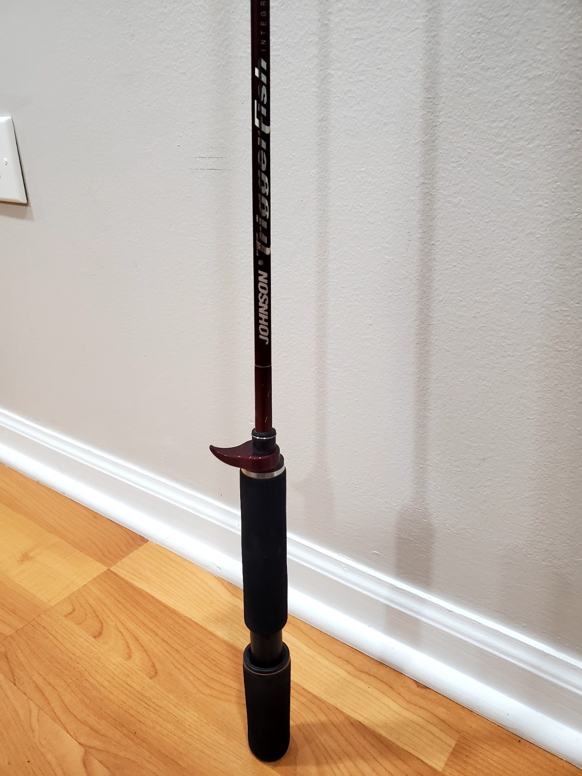 Vintage JOHNSON Trigger Fish Integrated Fishing System 2-Parts Fishing Rod. 5’6″