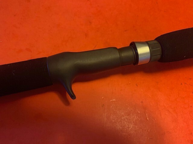 CUSTOM BUILT GLOOMIS 7 FOOT 6 INCH 12 TO 25 POUND CLASS BAITCASTING FISHING ROD