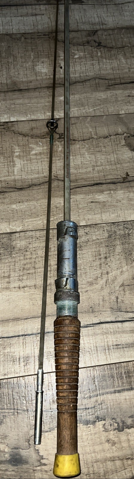 Wright & McGill Daisy R 6’6” Square Fishing Pole Early Antique Fiberglass Rod