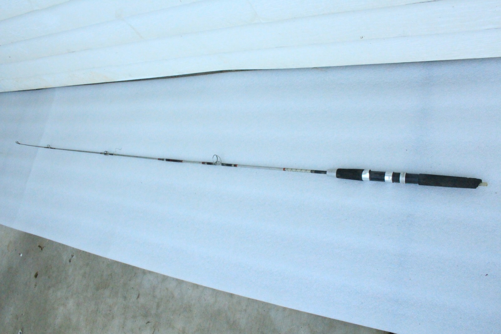 Unknown 6′ Spinning Fishing Rod Pole Vintage Grey Red Black